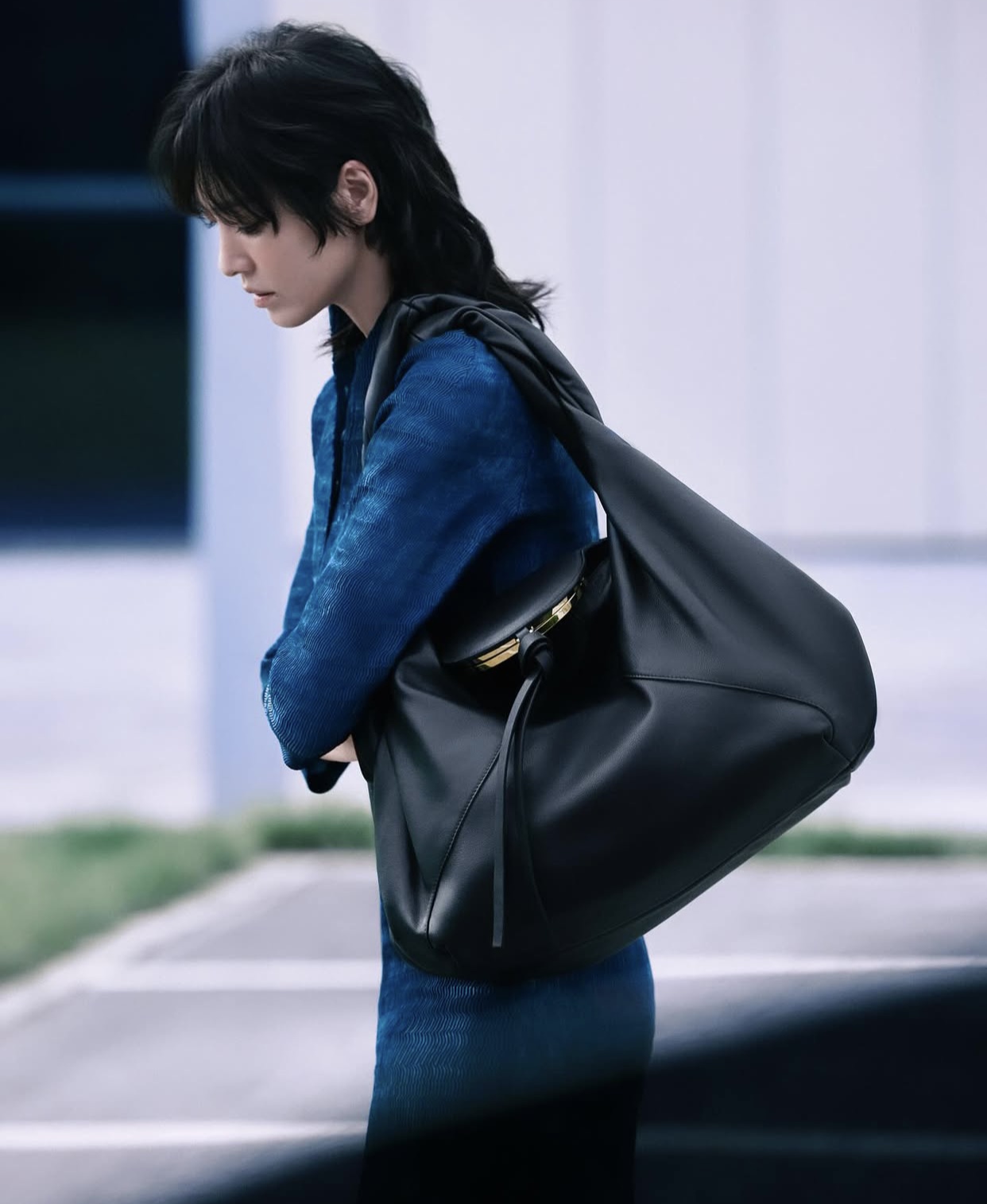 Dù theo đuổi hình ảnh dịu dàng cổ điển hay cá tính hiện đại, nhan sắc của Song Hye Kyo luôn mang lại cảm giác trang nhã, đằm thắm nhưng không kém phần cuốn hút và thời thượng – một vẻ đẹp vượt thời gian trong làng giải trí châu Á.