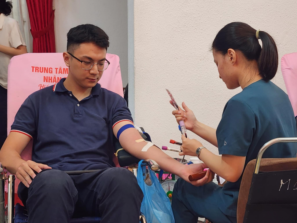 Bạn Trịnh Gia Thăng chọn tham gia hiến máu như một hoạt động ý nghĩa sau khi hoàn thành kỳ thi tốt nghiệp THPT quốc gia 2025