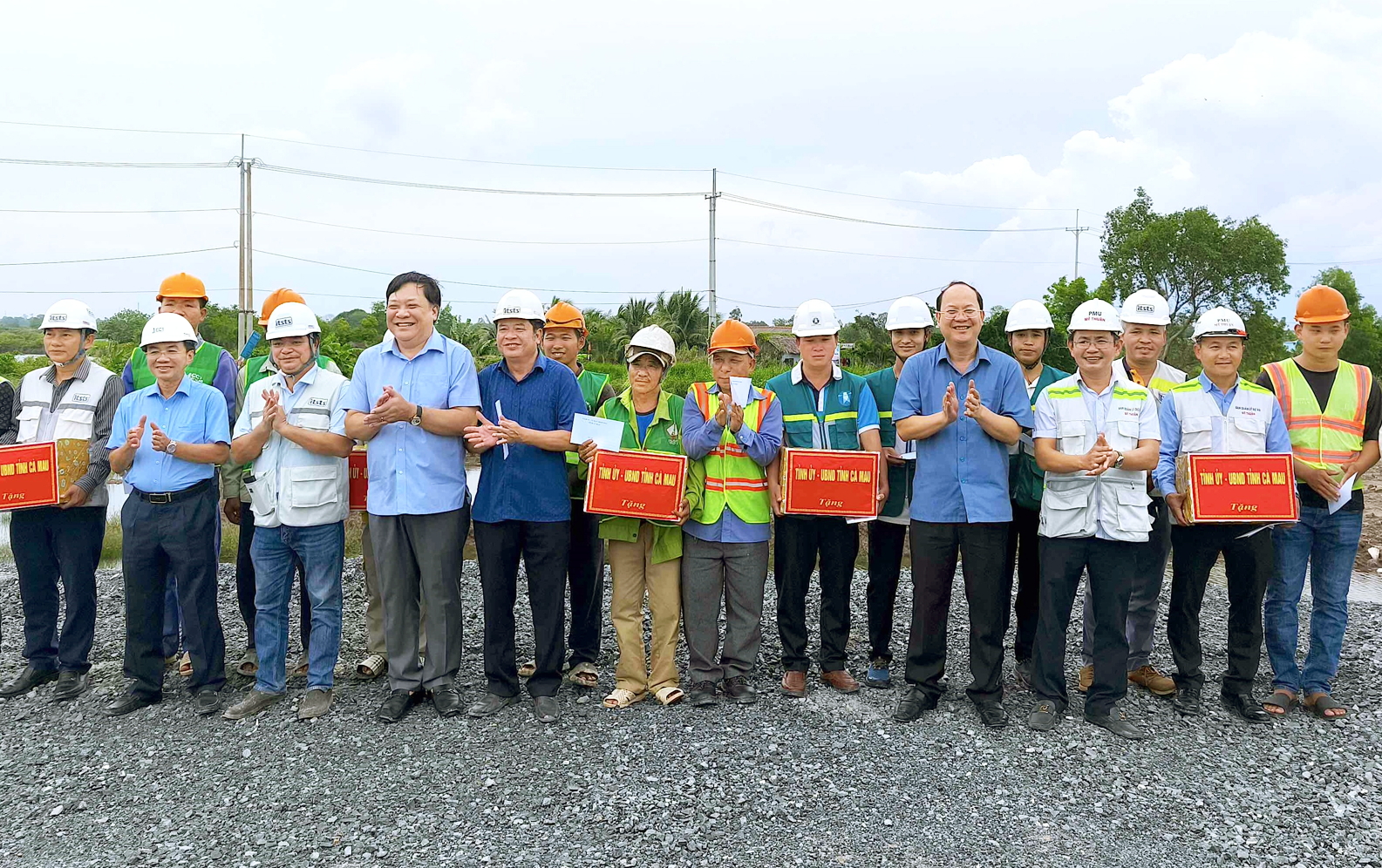 Lãnh đạo tỉnh Cà Mau kiểm tra và động viên các đơn vị thi công cao tốc Cần Thơ - Cà Mau