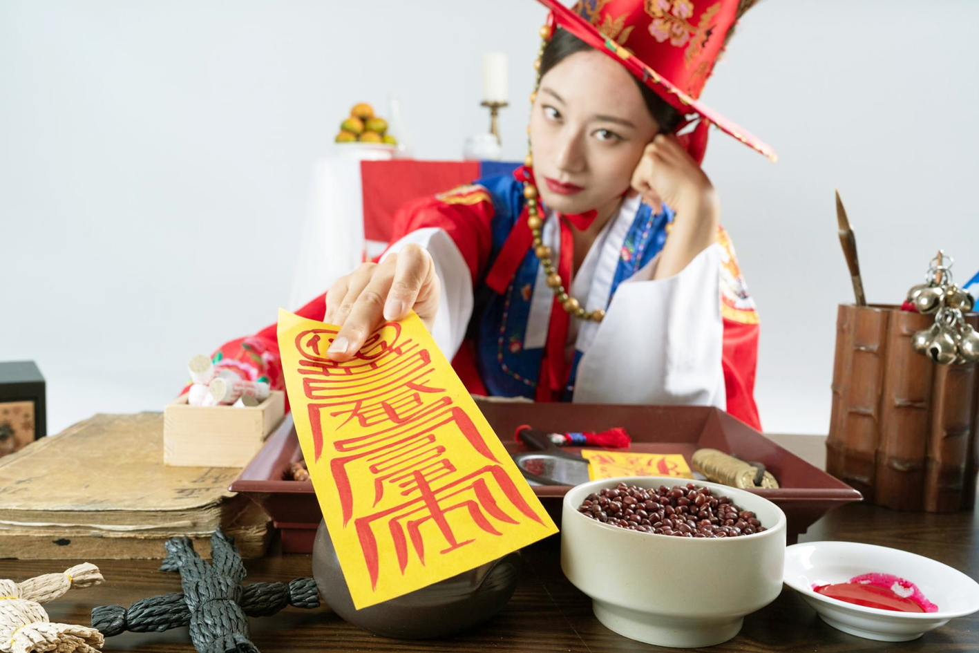 Khoảng 20% người dân Hàn Quốc tham khảo ý kiến của thầy bói trước khi đưa ra các quyết định quan trọng - Nguồn ảnh minh họa: Getty Images