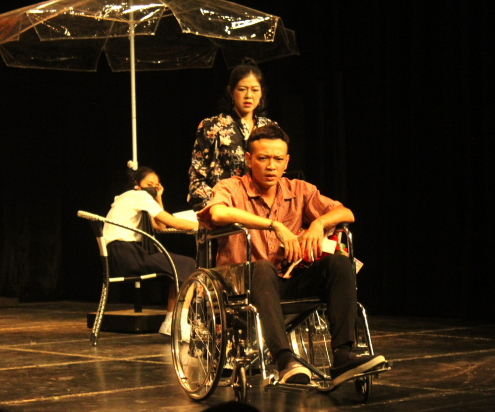 2 nghệ sĩ cá tính và