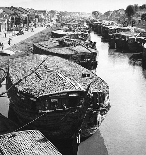 Phường Bình Đông - TPHCM: Nơi "Ghe nào cũng đậu/Người nào cũng thương” Ghe thuyền trên bến Bình Đông xưa. Ảnh tư liệu