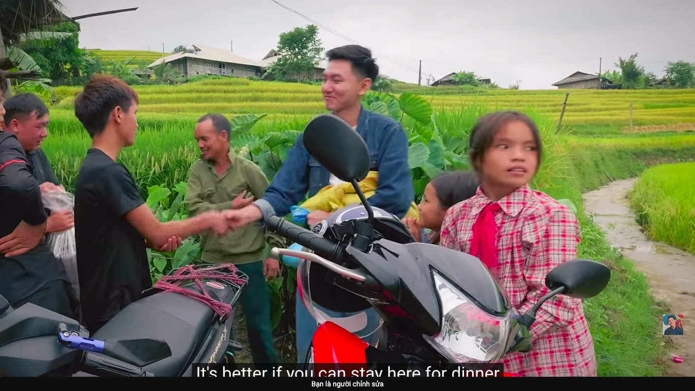 Khoai Lang Thang, một YouTuber có nhiều nội dung truyền cảm hứng và tình yêu thương đến cộng đồng. Ảnh chụp màn hình