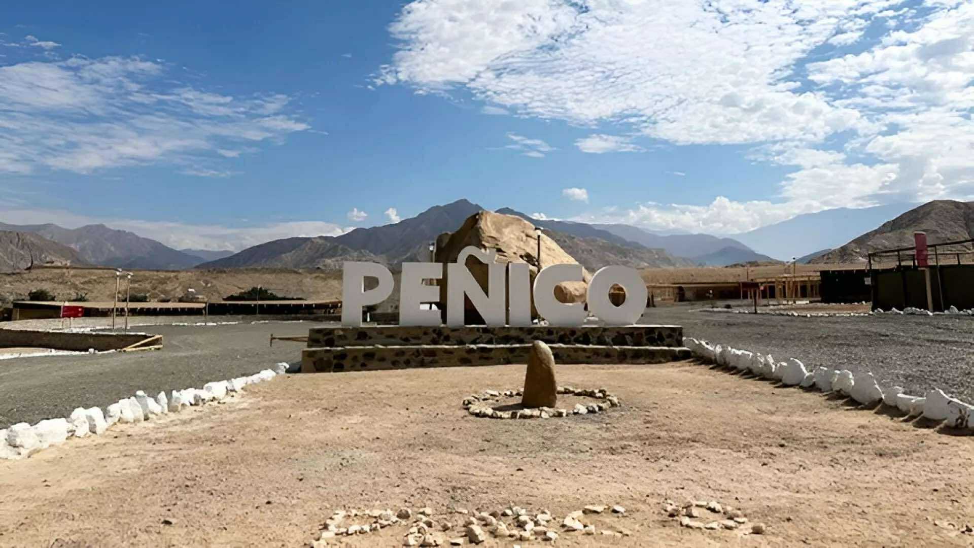 Di chỉ khảo cổ Peñico là một trung tâm đô thị hòa nhập xã hội giữa bờ biển và miền núi, nơi hàng hóa từ rừng rậm thậm chí còn được đưa đến. Bộ Văn hóa Peru