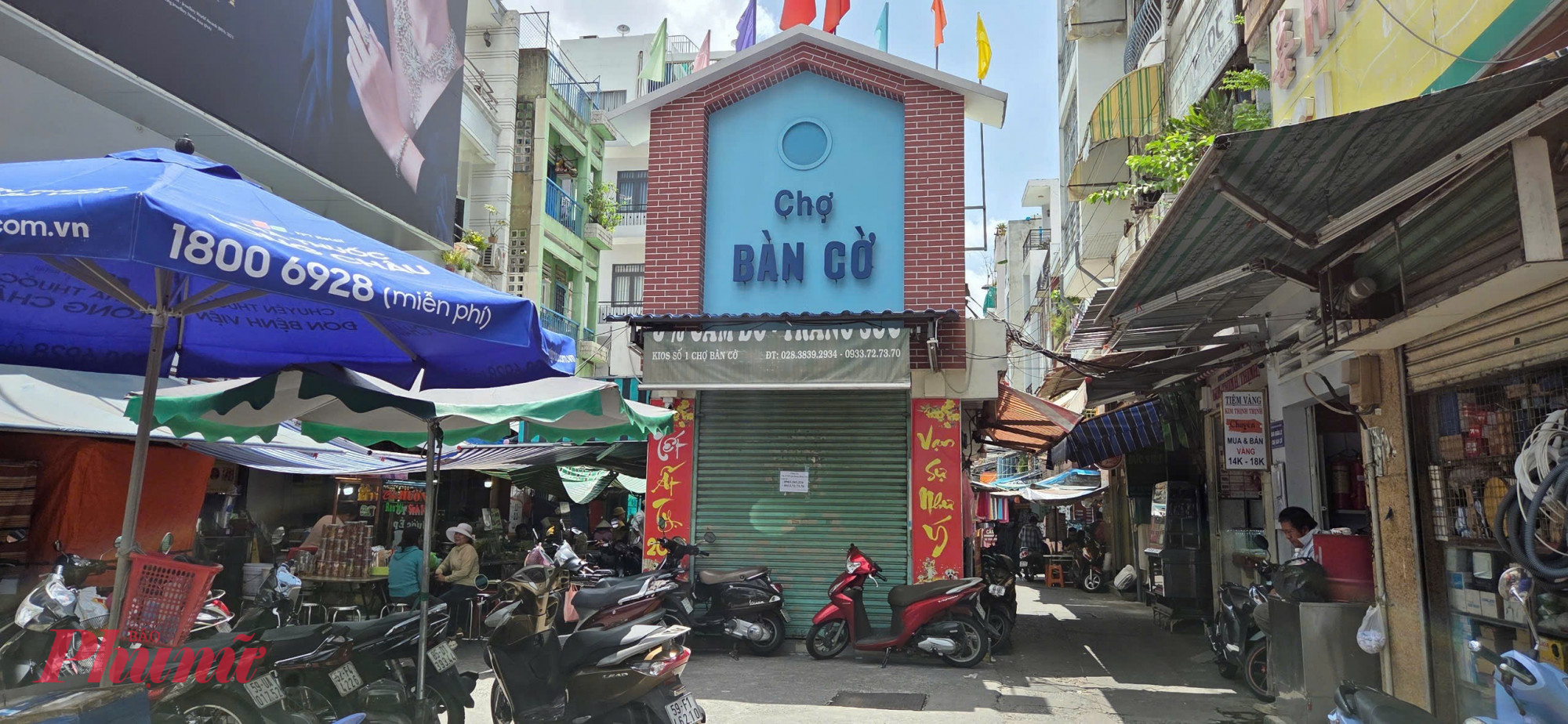 Phường Bàn Cờ - TPHCM: Ký ức “vùng lõm” giữa lòng đô thị Chợ Bàn Cờ vẫn dù đã có nhà lồng khang trang nhưng vẫn giữ nguyên khu vực mua bán nhộn nhịm ở các con hẻm ngang dọc