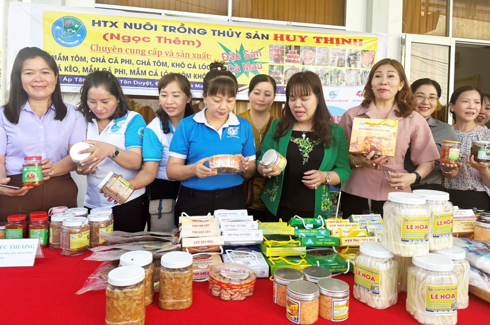 Phụ nữ tiên phong làm nông nghiệp và du lịch xanh Các sản phẩm OCOP do phụ nữ ở tỉnh Cà Mau sản xuất