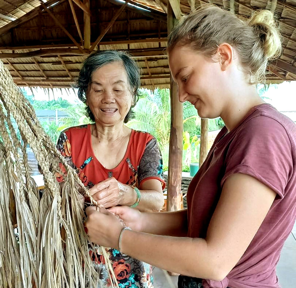 Phụ nữ tiên phong làm nông nghiệp và du lịch xanh Du khách quốc tế trải nghiệm cuộc sống xanh cùng phụ nữ Cồn Sơn, TP Cần Thơ