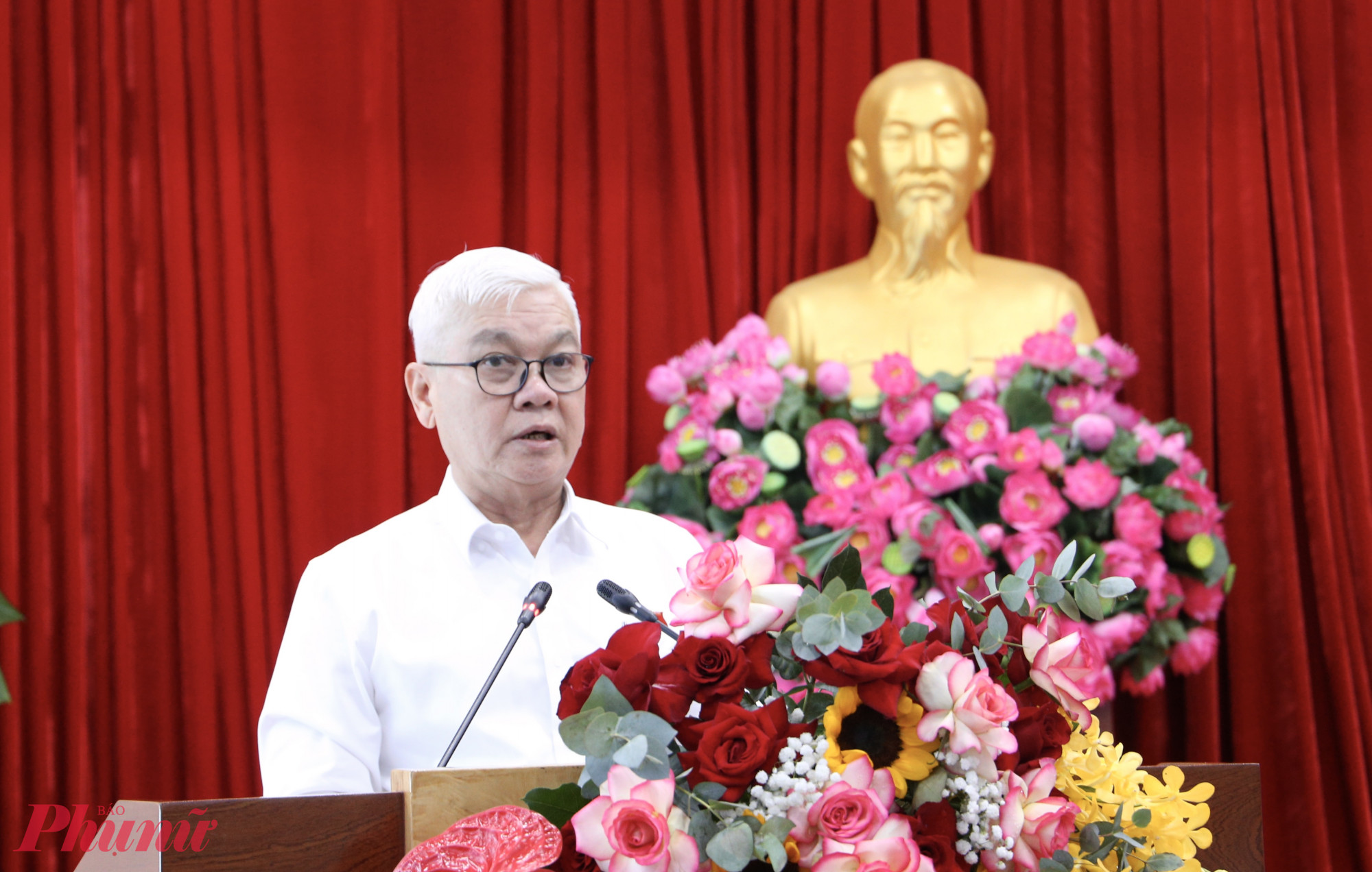 Ông Nguyễn Văn Lợi - Ủy viên Ban Chấp hành Trung ương Đảng, Trưởng đoàn ĐBQH chuyên trách khóa XV TPHCM - phát biểu tại hội nghị - Ảnh: Thanh Tâm