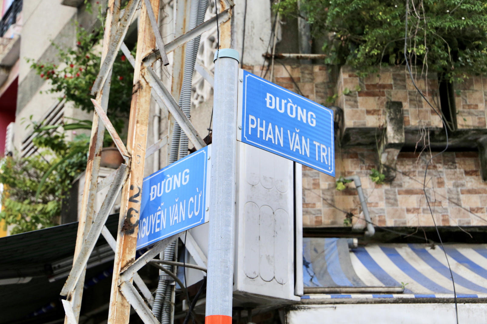 Nguyễn Văn Cừ và Phan Văn Trị là 2 trong số các tuyến đường bị trùng tên nhiều nhất trước và sau khi sáp nhập địa giới hành chính