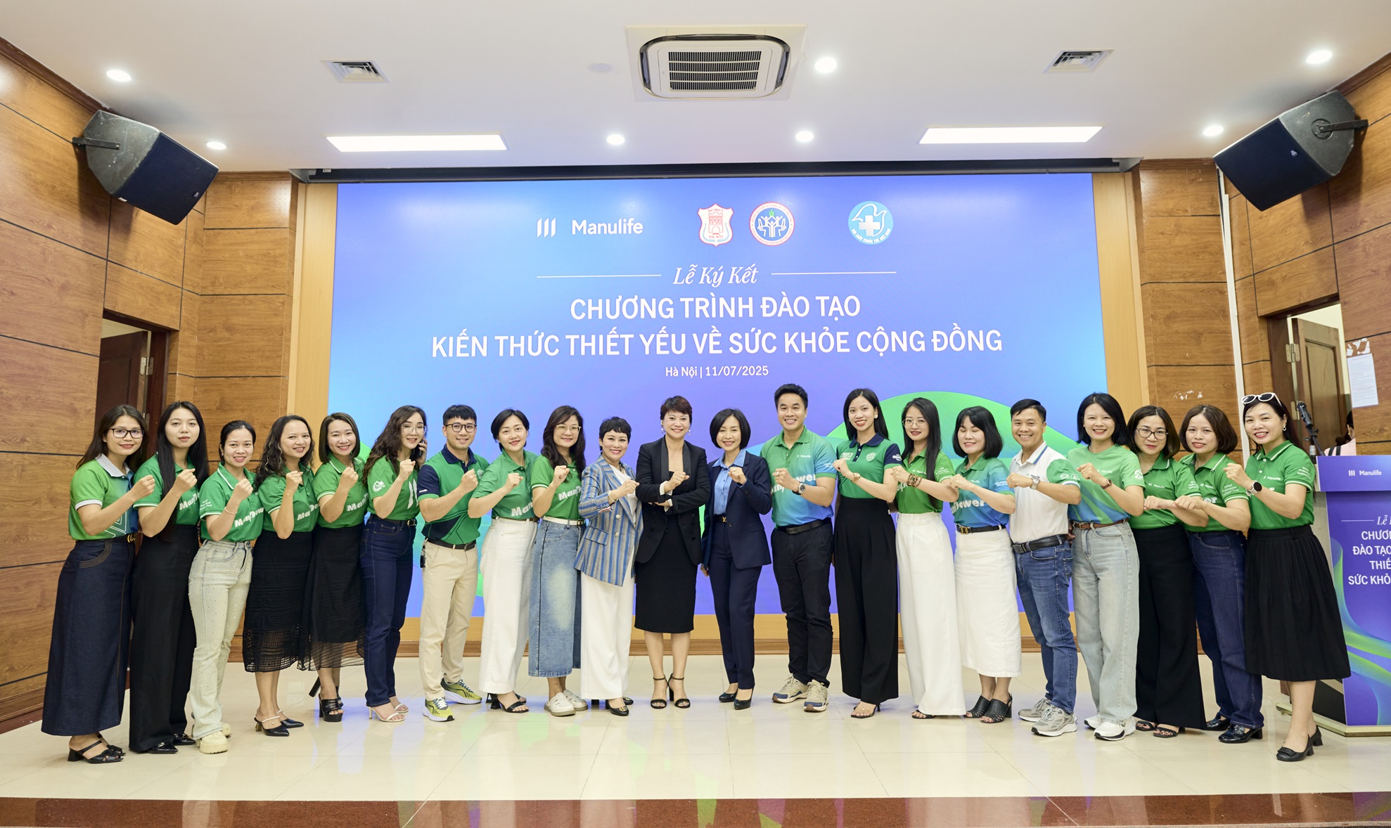 Việc hiểu biết về các vấn đề sức khỏe cộng đồng giúp tư vấn viên giải đáp và hỗ trợ tốt hơn những thắc mắc liên quan đến chi trả quyền lợi y tế - Ảnh: Hiền Hà