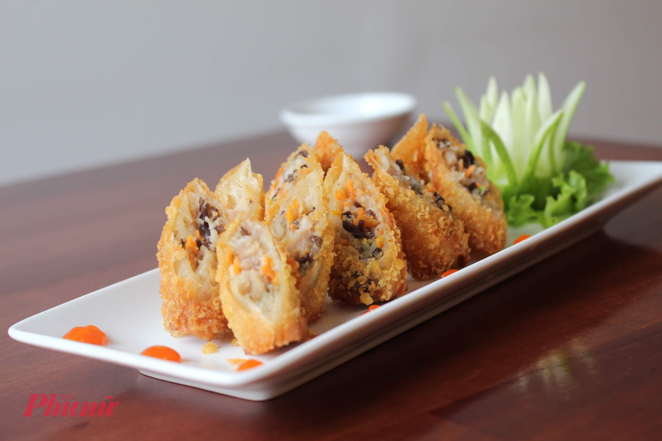 Nem rán, chả giò, ram... có thể được xem như cách gọi theo miền của một món ăn có cách thức chế biến chung là trộn nhân, cho nhân vào bánh tráng/bánh đa mỏng, cuốn, chiên giòn. Ăn kèm nước mắm pha chua cay và rau sống. Bạn có thể tự làm và thưởng thức hay order một phần về văn phòng/nhà thưởng thức. Giá một phần thường dao động từ 45.000 – 100.000 đồng, tùy nguyên liệu và kích thước.