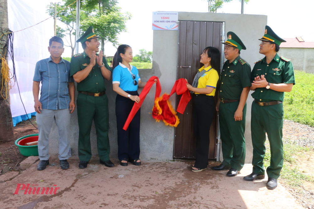 Nghi thức khánh thành công trình giếng nước sạch