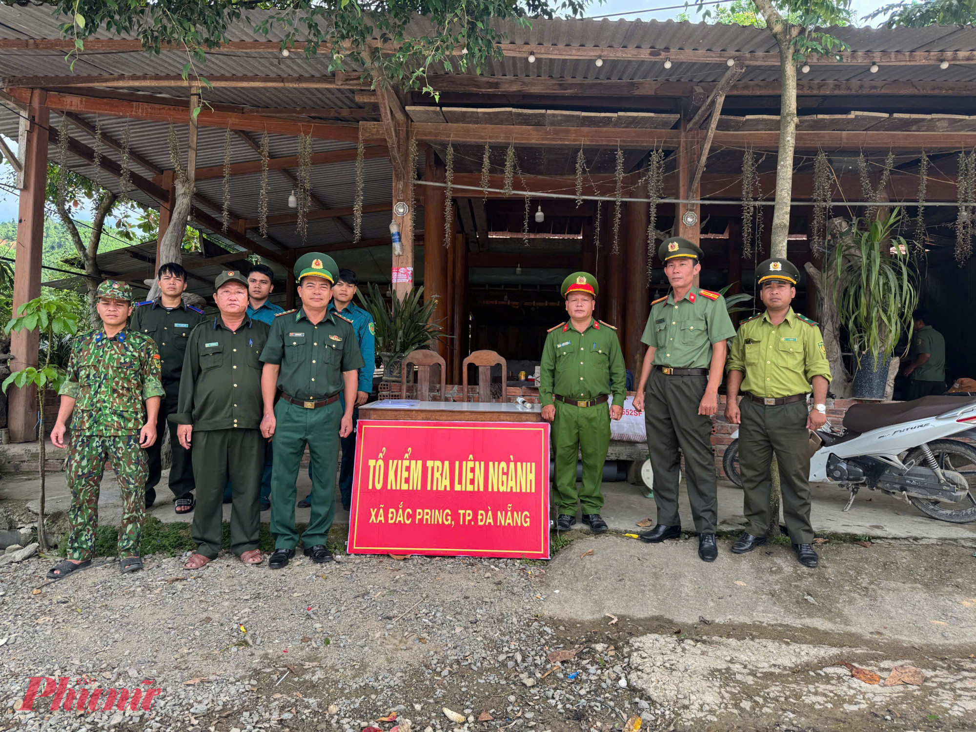 Tổ liên ngành chốt chặn, tuần tra ngăn chặn người dân chặt hạ cây ươi lấy hạt