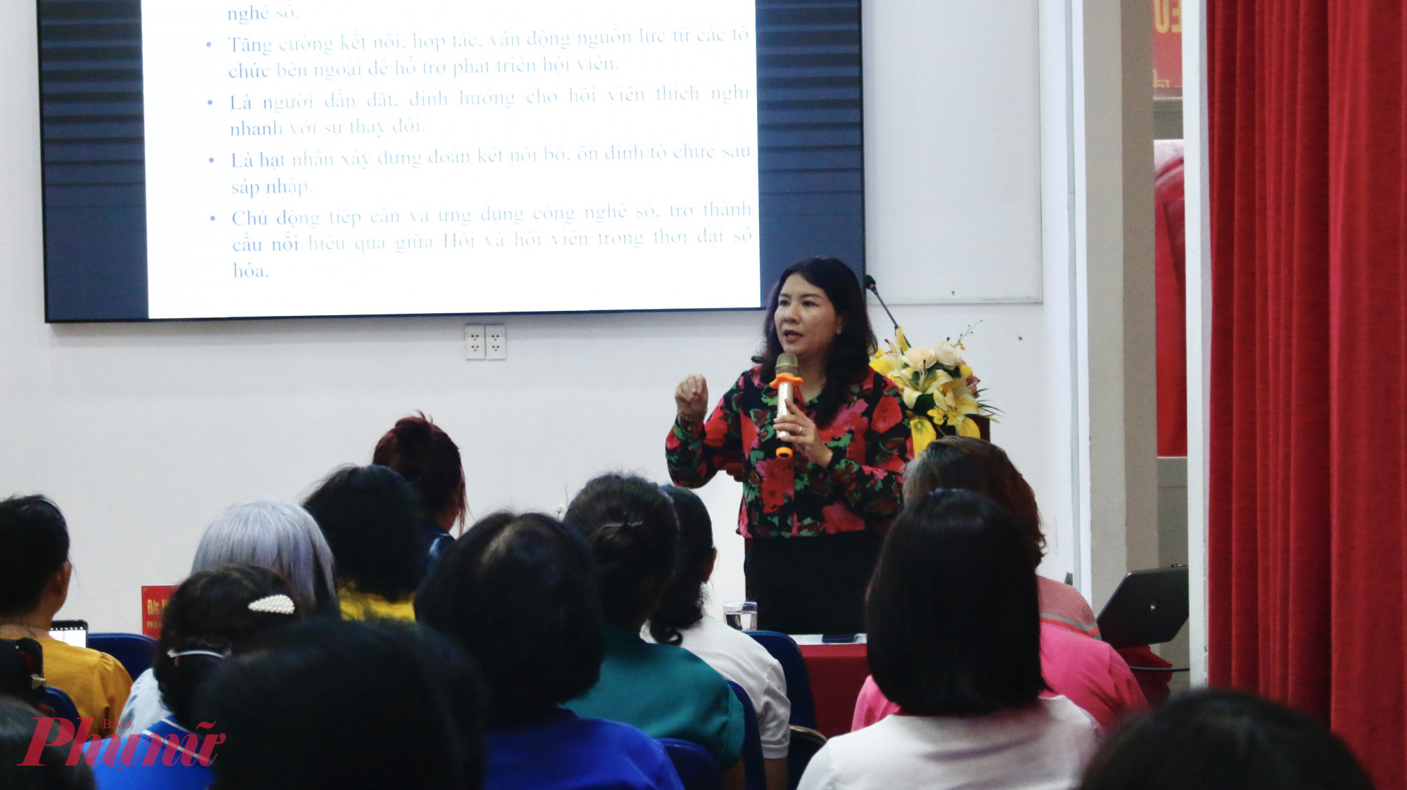 Bà Nguyễn Thị Ngọc Linh – Phó chủ tịch Hội LHPN TPHCM làm báo cáo viên