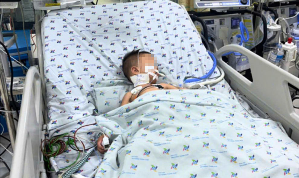 Bé K. được chăm sóc tích cực tại Bệnh viện Nhi đồng Thành phố, ảnh BVNDTP