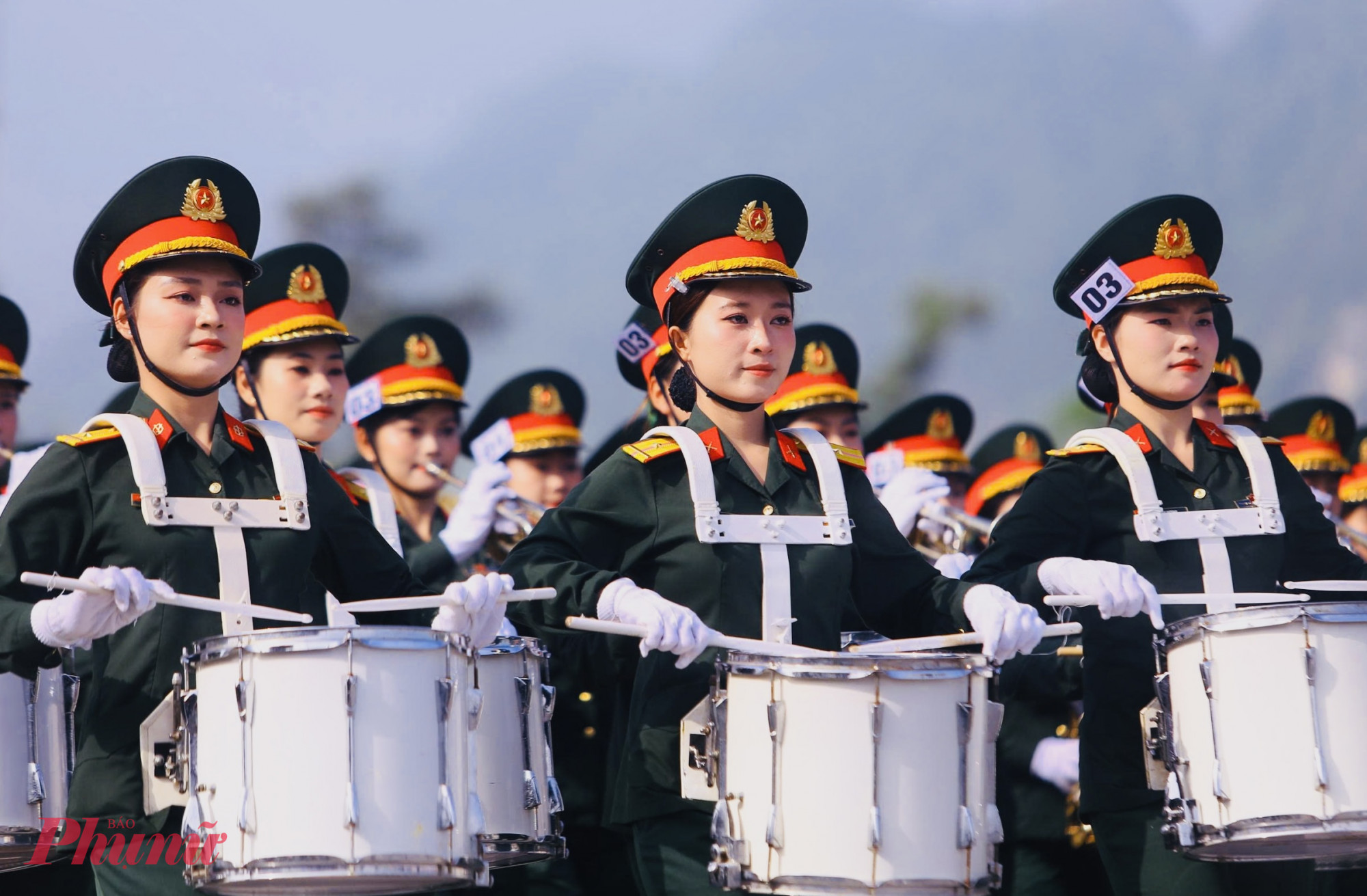 Trong đó gồm 18 khối đứng; 43 khối đi. Cụ thể, có 7 khối nữ Quân đội, 2 khối nữ Công an (Quân nhạc, Sĩ quan quân y, Gìn giữ hòa bình Việt Nam, Chiến sĩ biệt động, Chiến sĩ thông tin, Dân quân các dân tộc Việt Nam, Du kích miền Nam; Sĩ quan Cảnh sát giao thông, Chiến sĩ Cảnh sát đặc nhiệm).