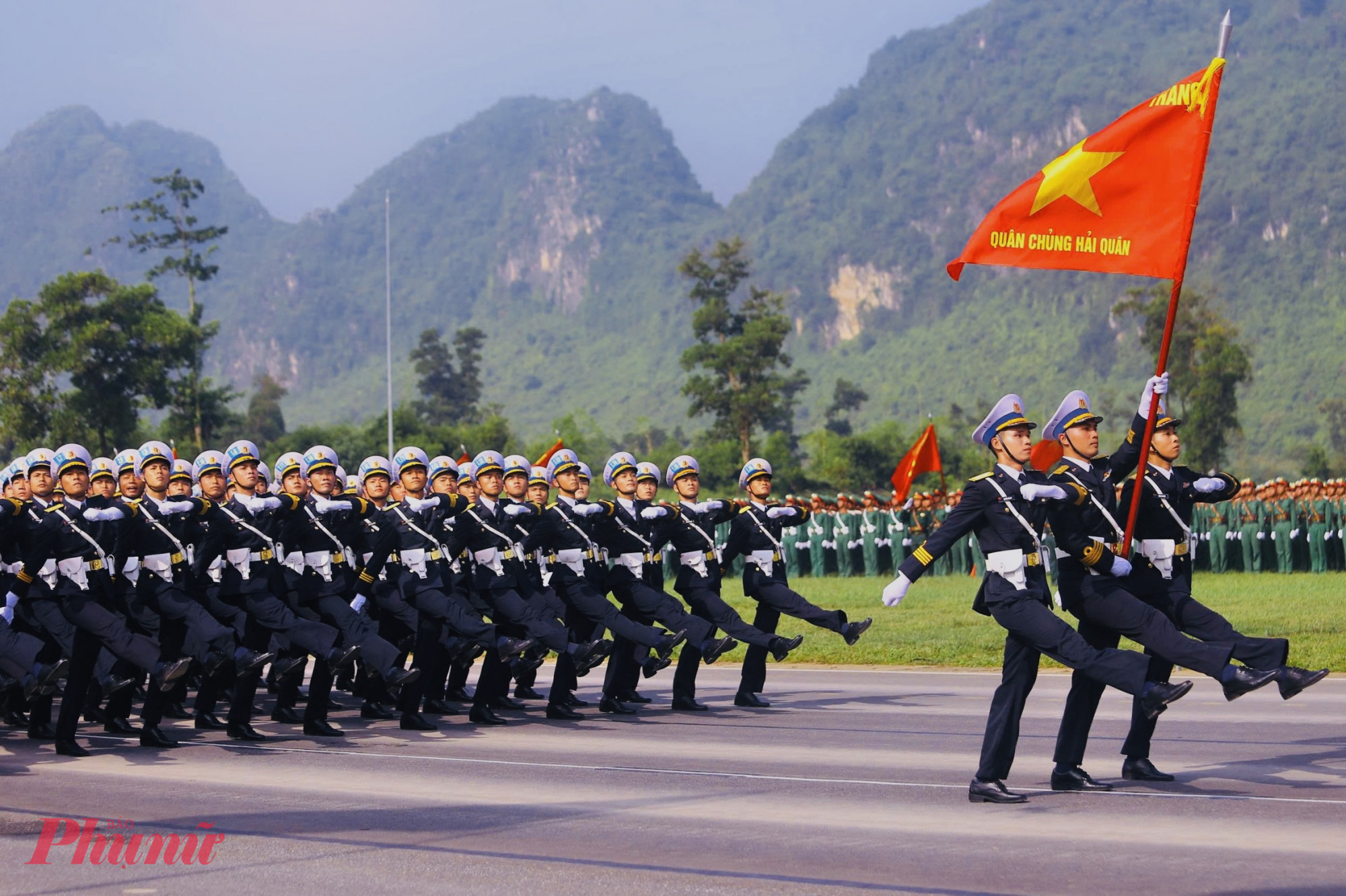 Diễu binh, diễu hành lần này có hơn 15.600 cán bộ chiến sĩ tham gia. 
