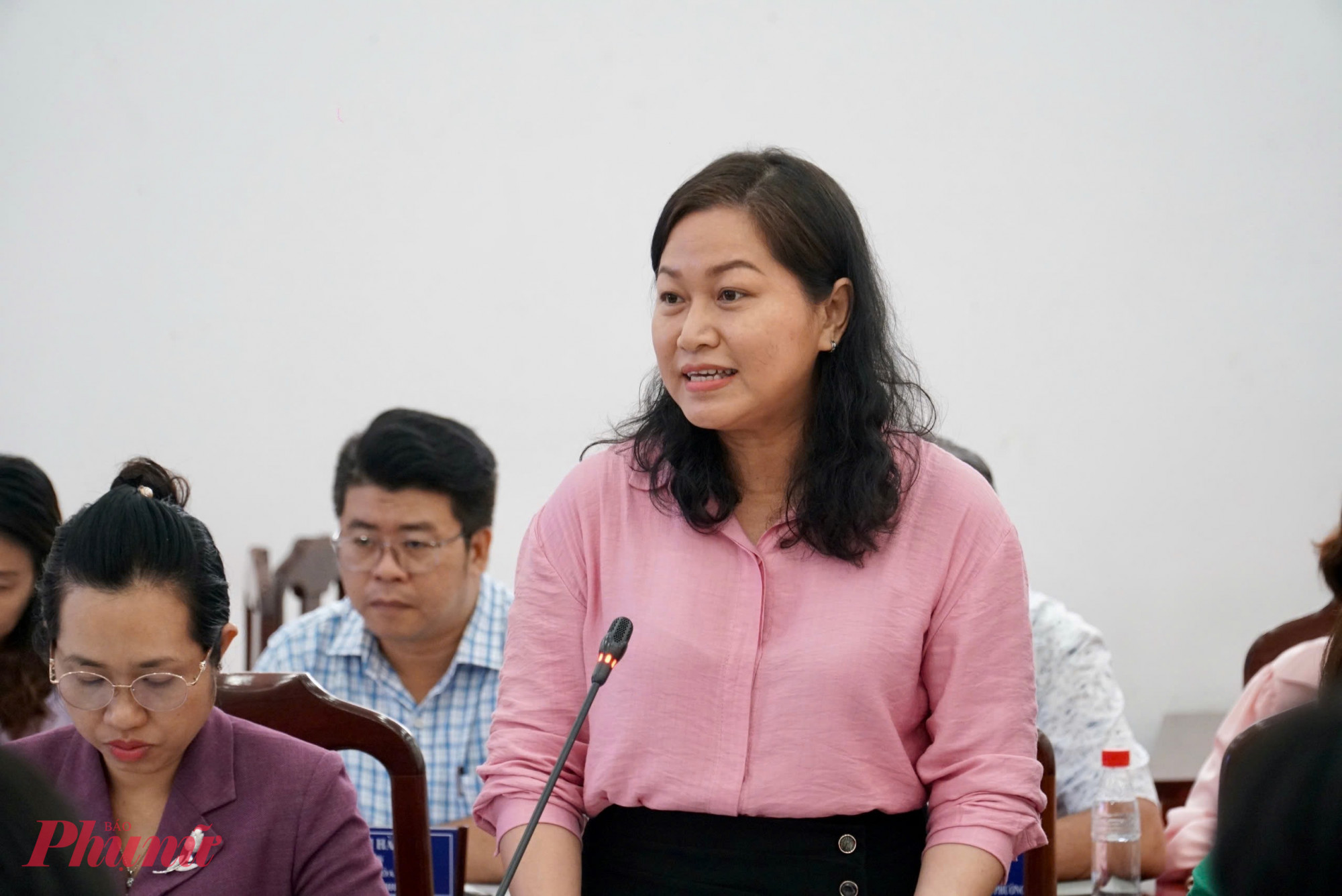 Bà Hà Thanh Hương, Phó Chủ tịch HĐND phường Chợ Quán, thông tin với đoàn khảo sát - Ảnh: Thanh Tâm