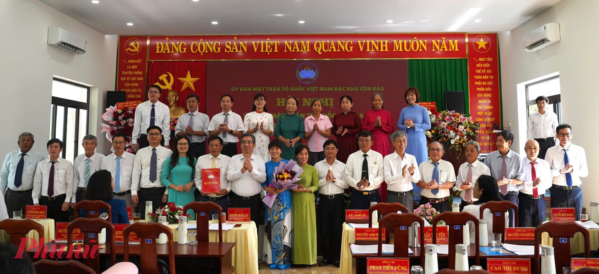 Lễ công bố và trao các quyết định tại hội nghị 