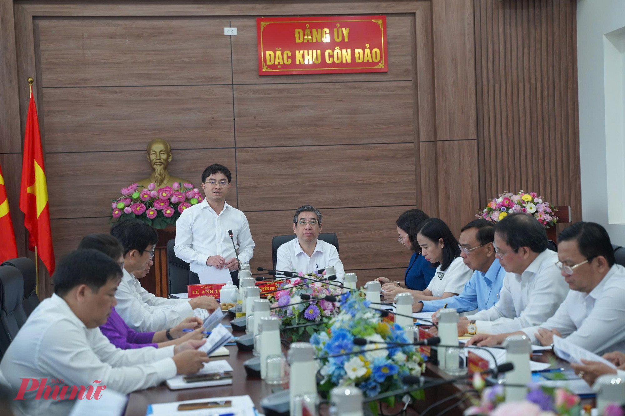 Quang cảnh buổi làm việc 