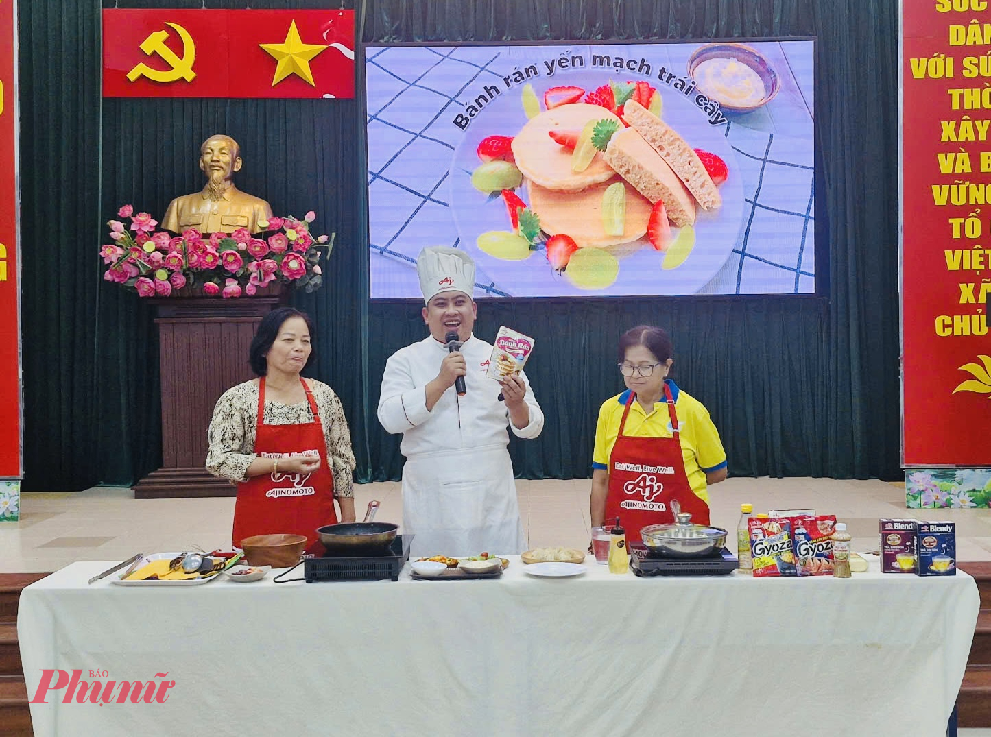 các mẹ còn được tham gia thực hành nấu ăn cùng đầu bếp Bùi Quang Tùng – Nhân viên điều hành Nhà máy Ajinomoto Việt Nam, chế biến các món ăn ngon, đủ chất, dễ làm
