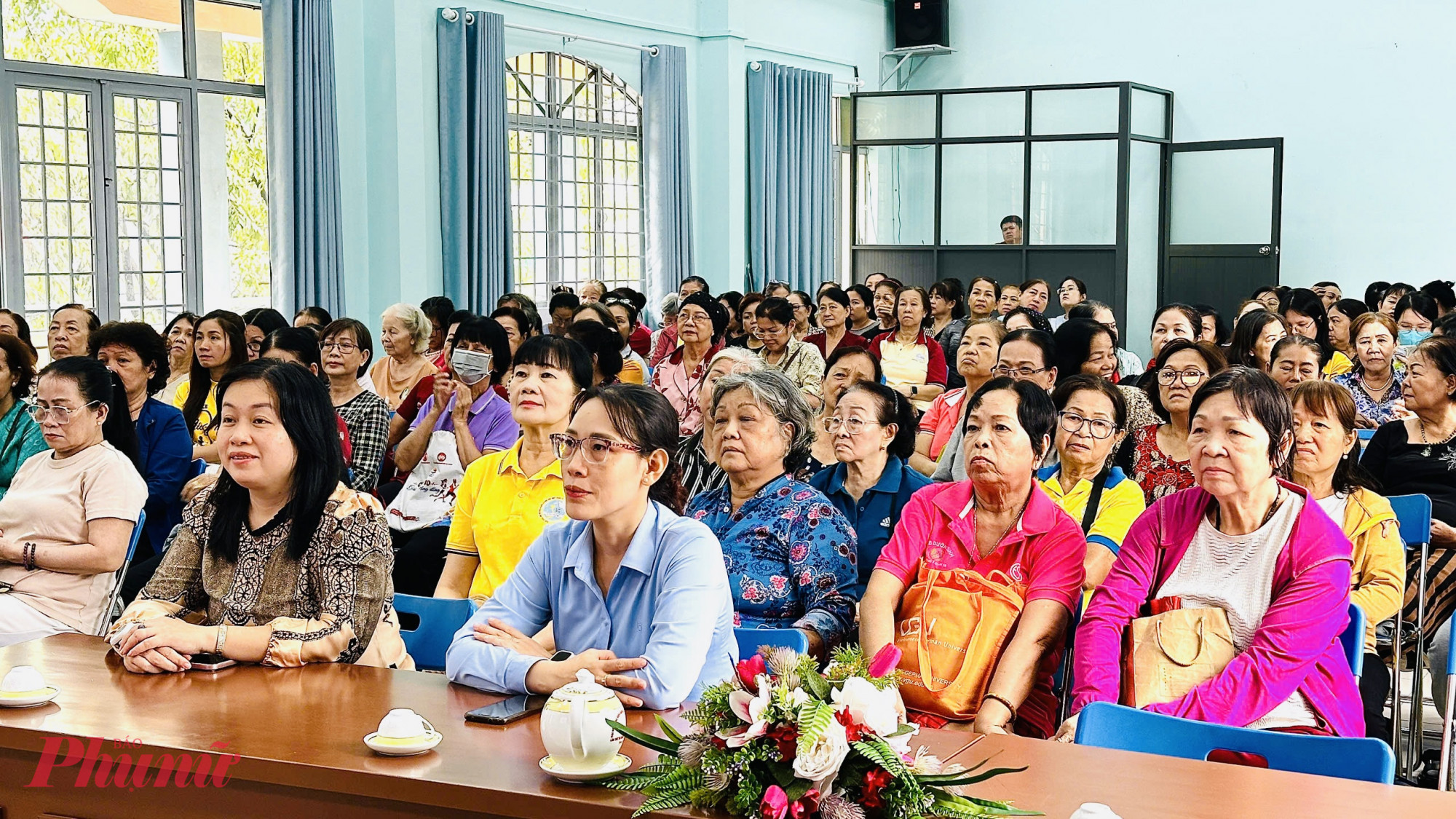 Đông đảo phụ nữ tham gia hội nghị chuyên đề “Dinh dưỡng cho mẹ mang thai và nuôi con nhỏ”