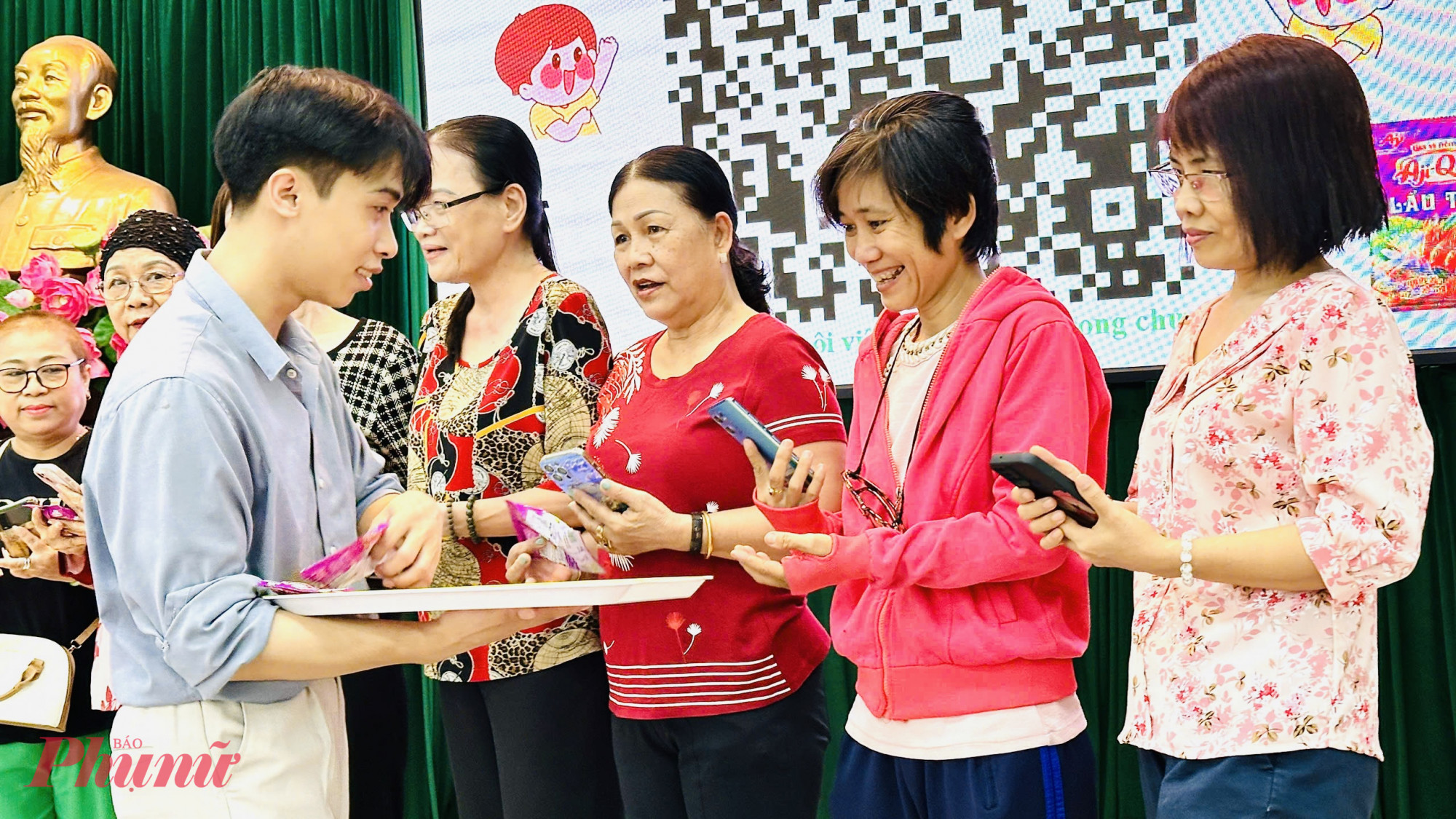 Các dì, chị được hướng dẫn sử dụng phần mềm dinh dưỡng