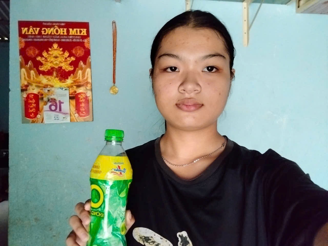 Em Nguyễn Thị Ngọc Trân trúng voucher trị giá 20 triệu đồng nhờ giải nhiệt, giảm căng thẳng với Trà Xanh Không Độ trong mùa thi vừa qua - Ảnh: nhân vật cung cấp