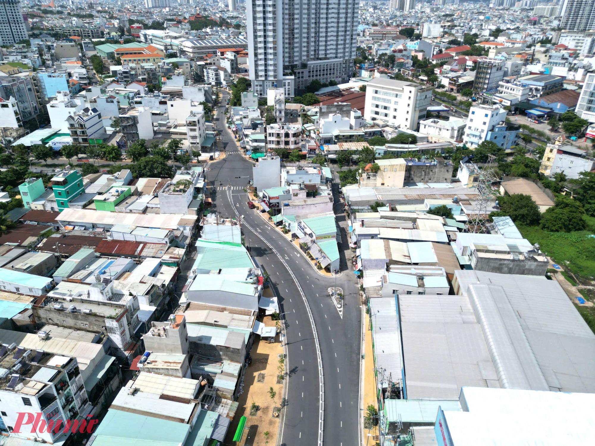 Dự án cải tạo rạch Bà Tiếng dài 2 km, đi qua ba phường An Lạc, An Lạc A và Bình Trị Đông B (thuộc quận Bình Tân cũ, nay là phường An Lạc), được khởi công từ tháng 10/2021. Công trình được chia làm hai phần chính: xây dựng đường giao thông kết hợp lắp cống hộp (đoạn từ đường Vành đai Trong đến đường Hồ Học Lãm) và xây dựng kênh hở kết hợp đường giao thông hai bên rạch (đoạn từ đường Hồ Học Lãm đến rạch Nước Lên).