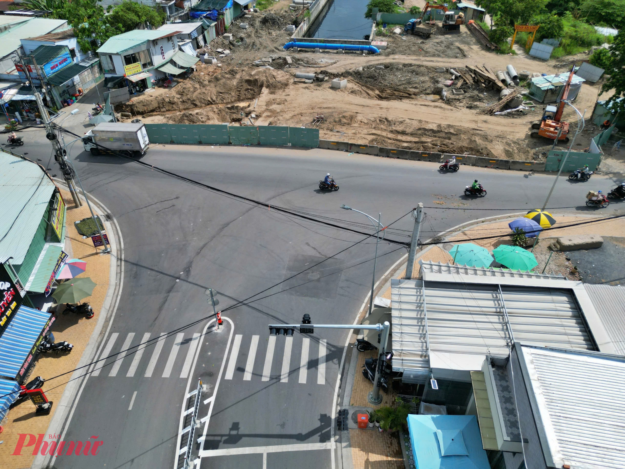 Hiện tại, công trình đã đạt gần 90% khối lượng thi công. Các đơn vị đang tập trung đẩy nhanh tiến độ, hoàn thiện những hạng mục cuối cùng để sớm đưa toàn bộ dự án vào khai thác.