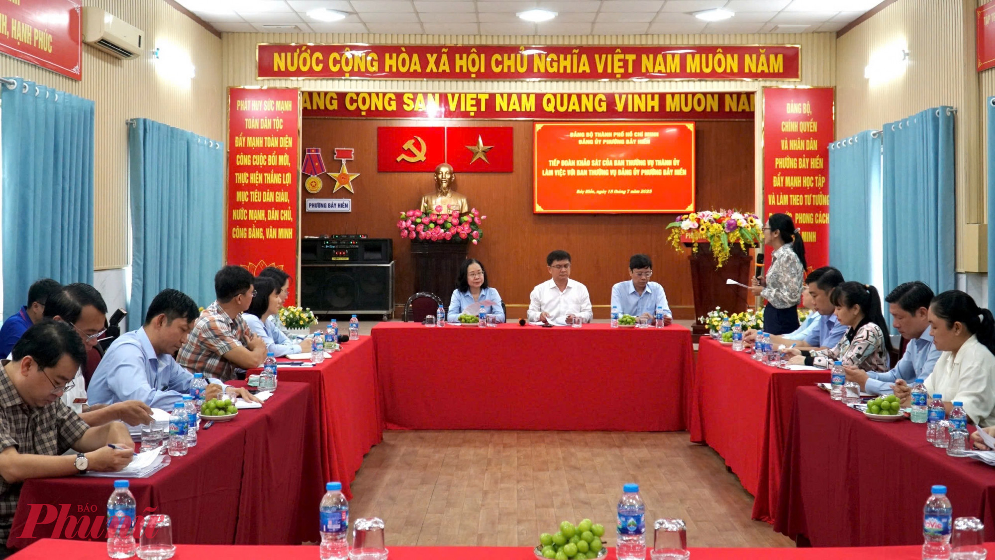 Đoàn khảo sát làm việc với phường Bảy Hiền về tình hình hoạt động sau 1/7 - Ảnh: Thanh Tâm