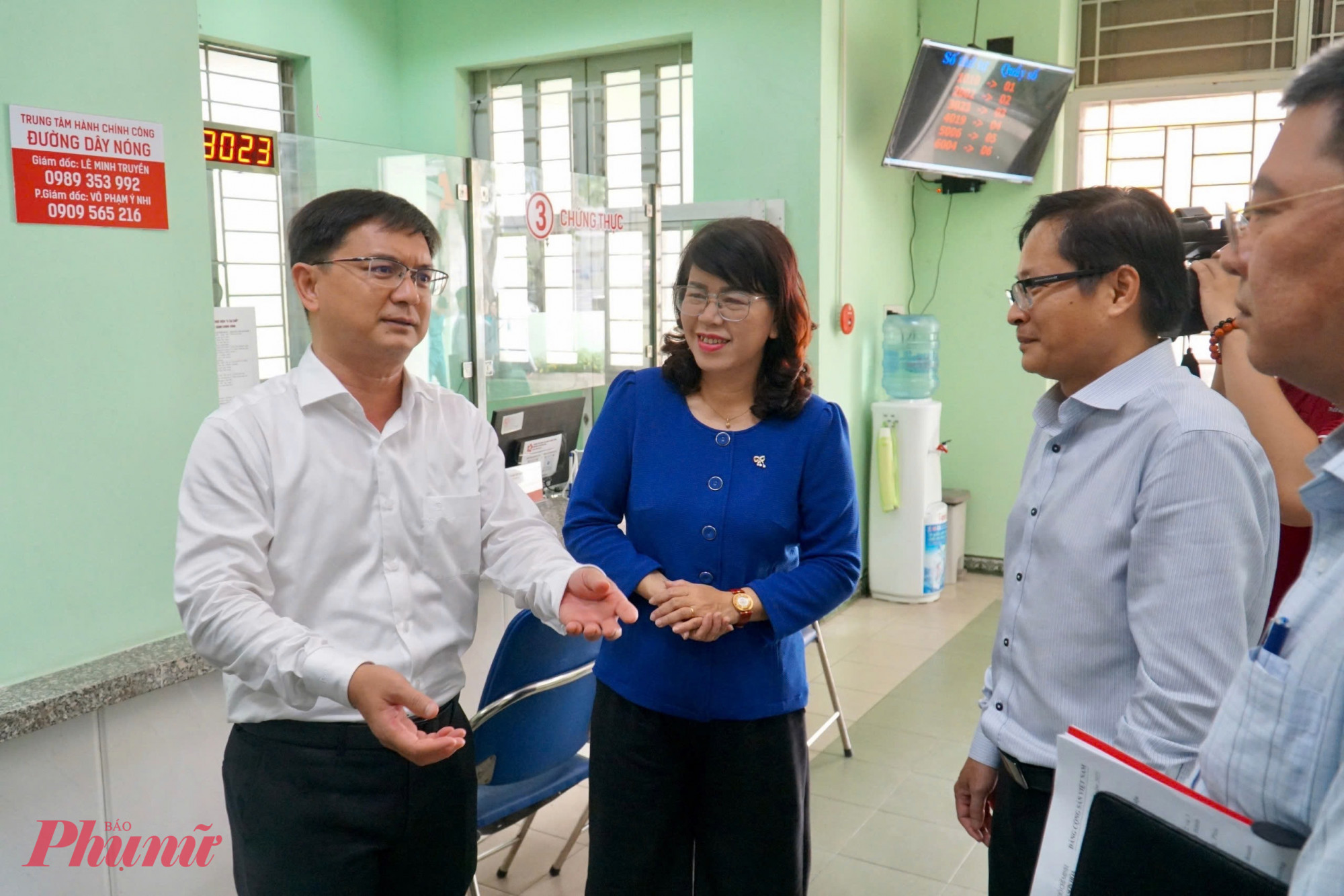 Lãnh đạo TPHCM trực tiếp khảo sát cơ sở vật chất tại trụ sở làm việc của phường Tân Sơn Hoà - Ảnh: Thanh Tâm