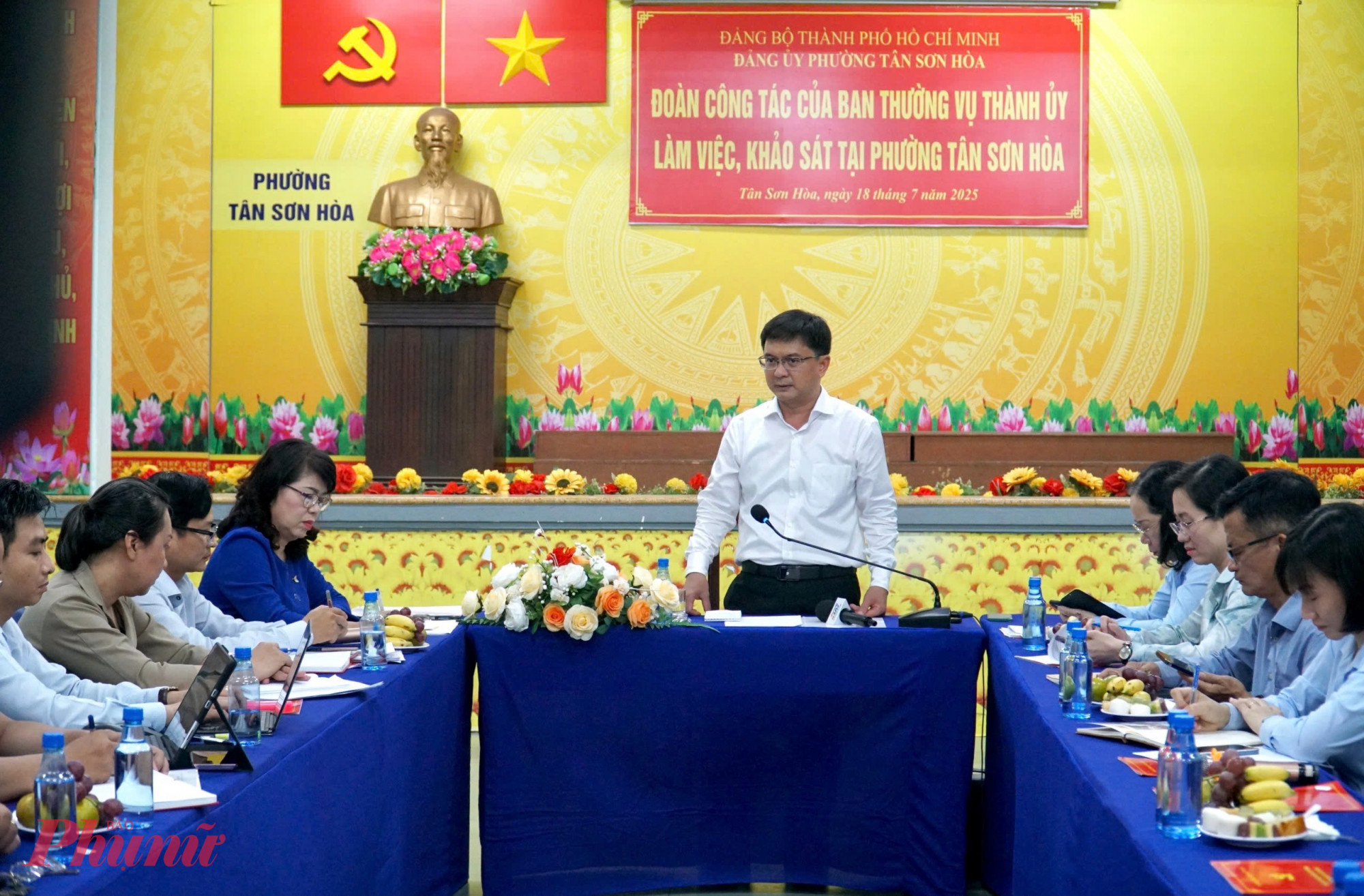 ông NÔng Nguyễn Mạnh Cường – Trưởng Ban Tuyên giáo và Dân vận Thành uỷ TPHCM ghi nhận nỗ lực sắp xếp, ổn định tổ chức bộ máy tại phường Tân Sơn Hoà sau sáp nhập - Ảnh: Thanh Tâm