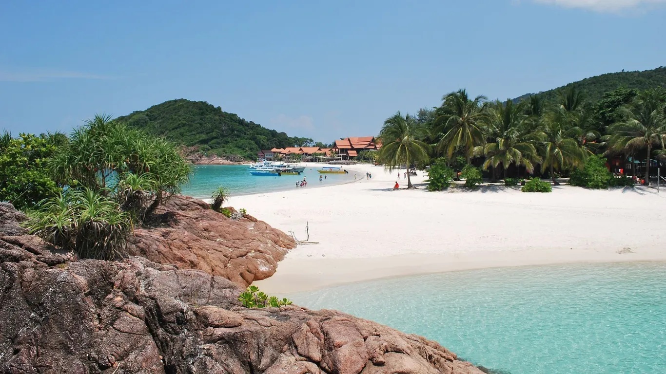 Gần Taman Negara, bạn có thể đến quần đảo Perhentian, đảo Redang, cao nguyên Cameron. Trong ảnh: Đảo Redang - Ảnh: Mukherjeesaikat