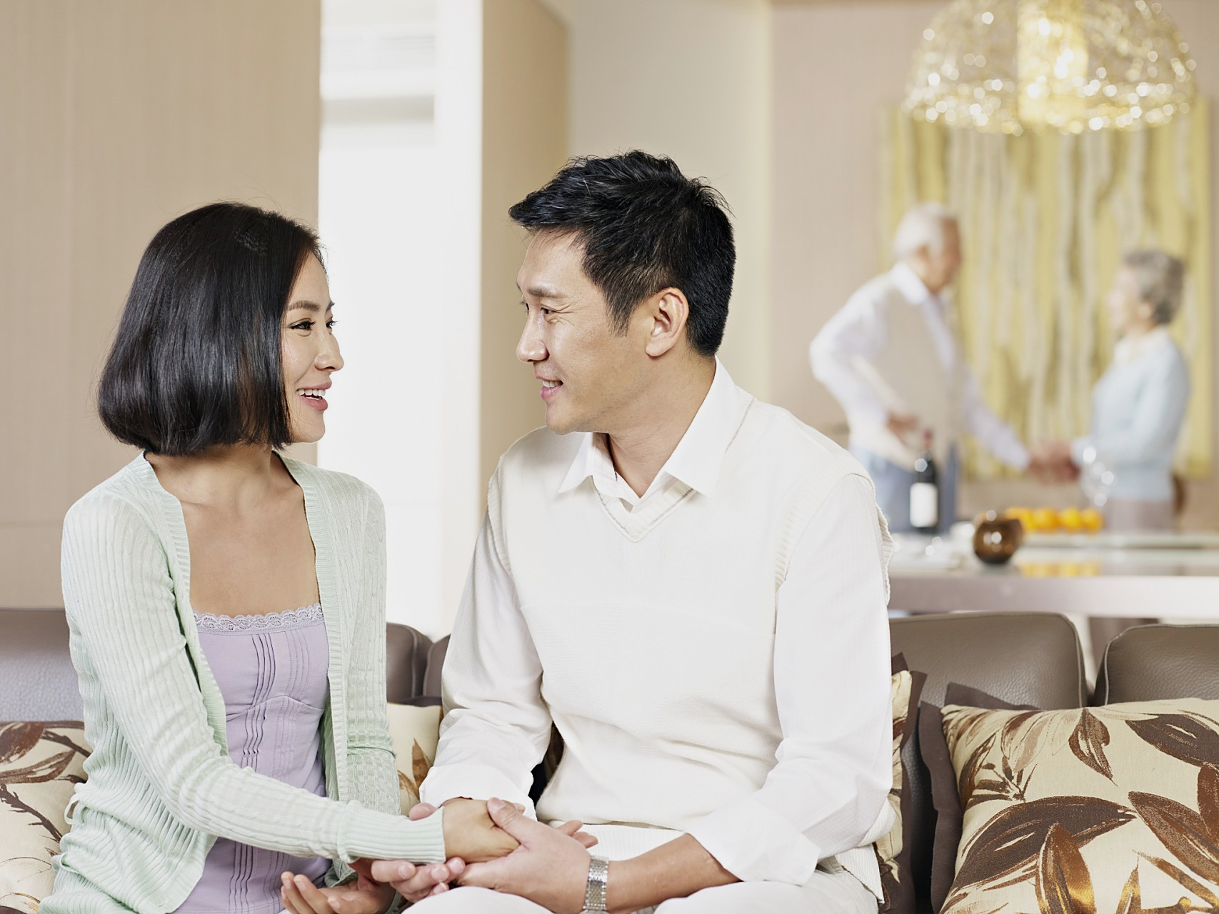 Vợ chồng phải biết bảo vệ nhau trước gia đình hai bên (ảnh minh họa)