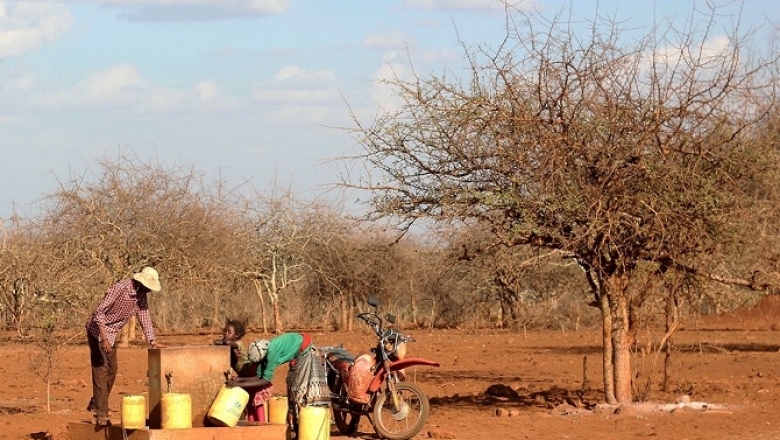 Đời sống của nhiều người ở Kenya, Congo bị ảnh hưởng nghiêm trọng khi không có nước sạch để sinh hoạt. Ảnh: Nagarjun Kandukuru