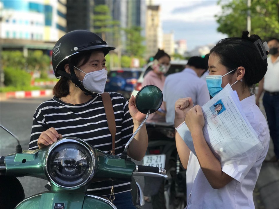 Trong việc lựa chọn đăng ký nguyện vọng,cha mẹ hãy là người đồng hành cùng con (ảnh minh họa)