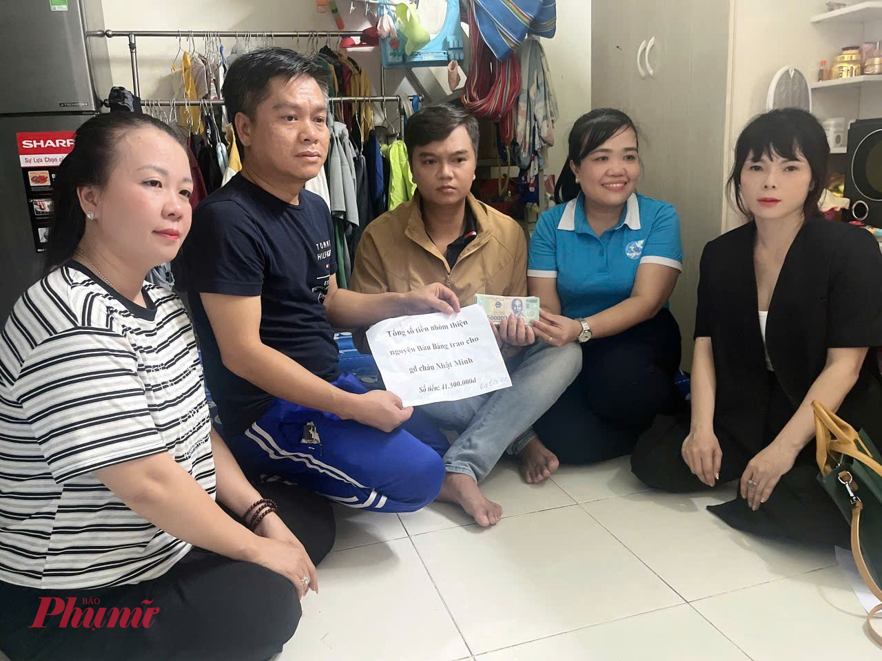 Hội LHPN xã Bàu Bàng cùng các cá nhân, nhóm từ thiện đến thăm và trao kinh phí hỗ