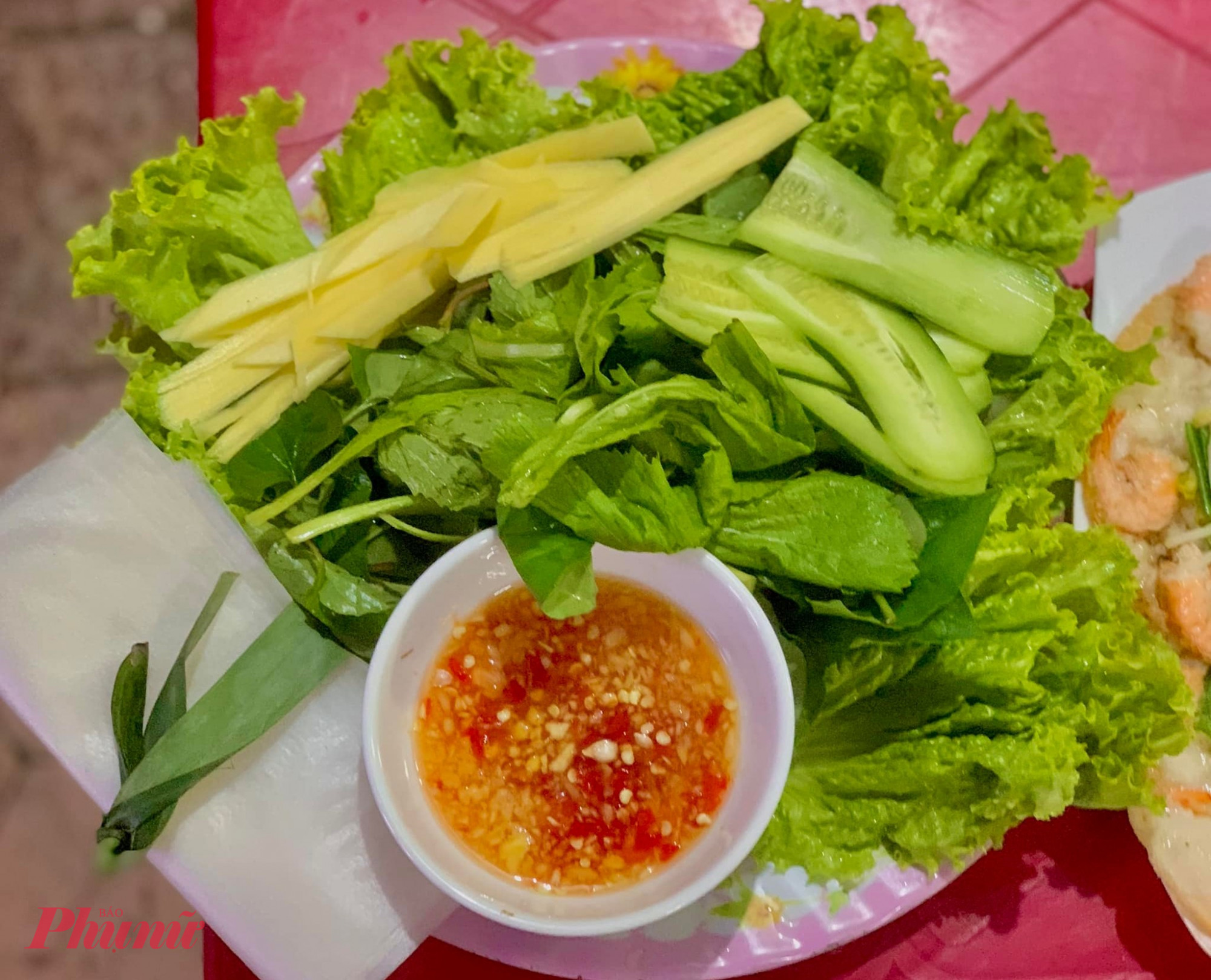 Các loại rau đều do quán tự trồng