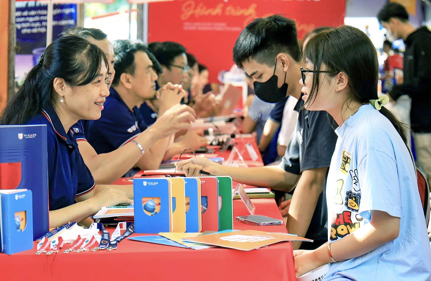 Thí sinh tham gia Ngày hội lựa chọn nguyện vọng 2025 ngày 19/7 tại Trường ĐH Bách khoa (ĐH Quốc gia TPHCM)