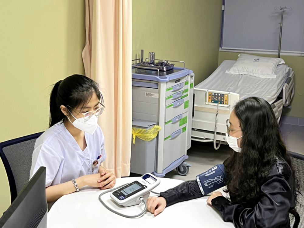 Bài cuối: Cơ hội mới cho du lịch y tế TPHCM sau sáp nhập Khách kiểm tra sức khỏe tại Bệnh viện 175 trước khi trải nghiệm tour trực thăng khám phá TPHCM từ trên cao - ẢNH: QUỐC THÁI