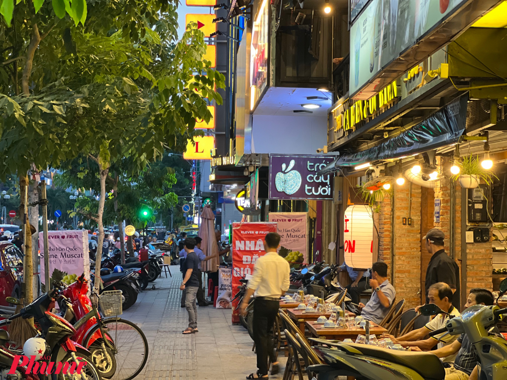 Bộ trưởng Bộ Y tế trả lời kiến nghị của cử tri TPHCM liên quan tới an toàn thực phẩm - ảnh: Quốc Thái