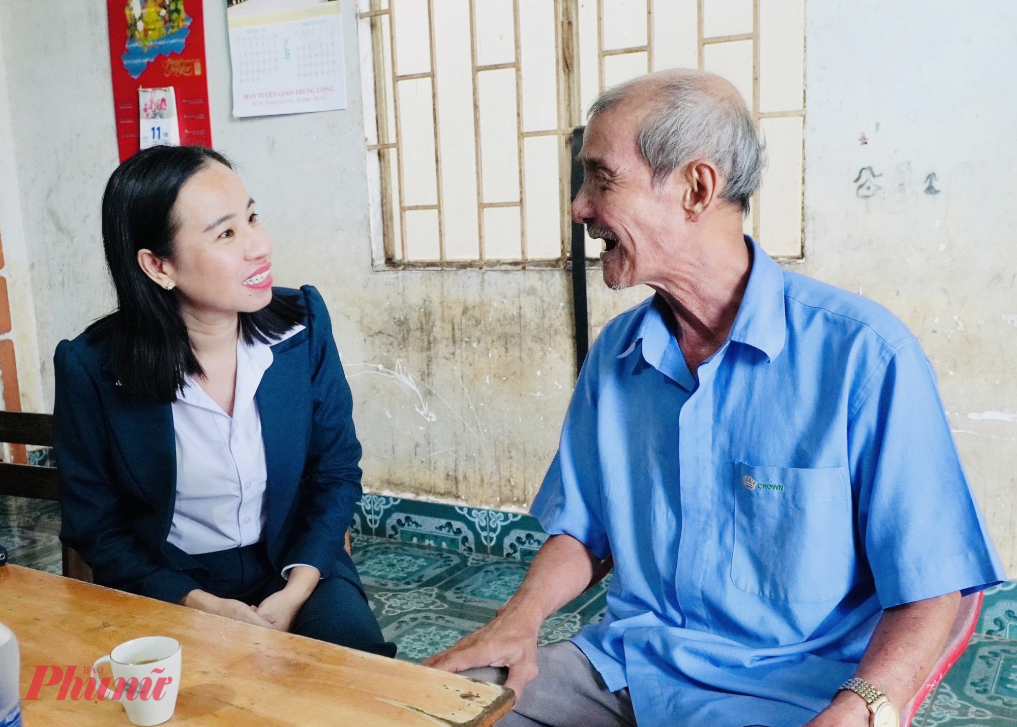 Bà Võ Ngọc Thanh Trúc – Phó chủ tịch Uỷ ban MTTQ Việt Nam TPHCM, Chủ tịch Hội LHPN TPHCM ân cần hỏi thăm đời sống, sức khoẻ thương binh Nguyễn Thanh Hải