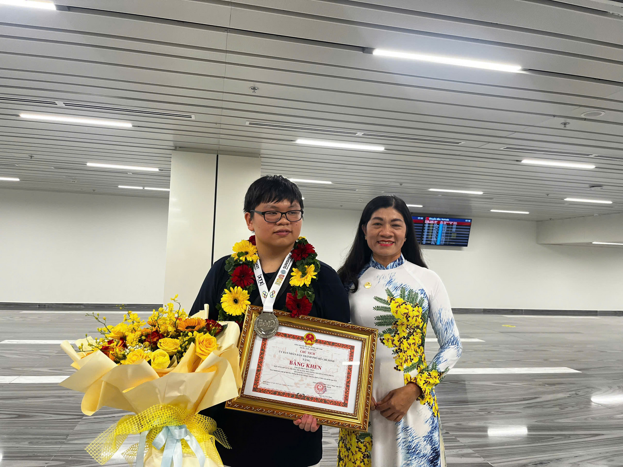bà Phạm Thị Bé Hiền làm hiệu trưởng Trường THPT chuyên Lê Hồng Phong - Ảnh: M.D.