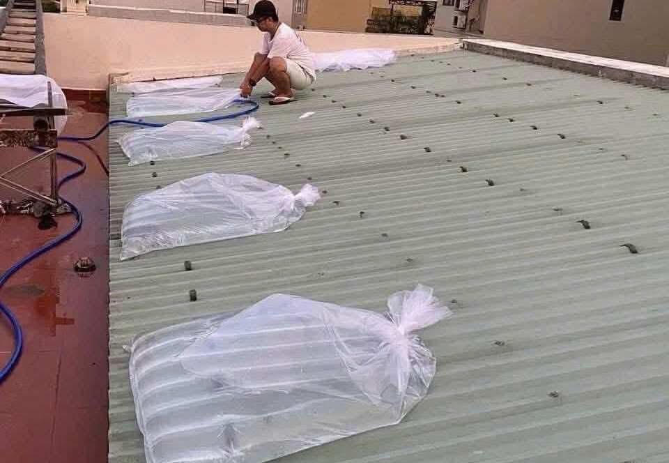 Người dân tại Quảng Ninh đã triển khai nhiều biện pháp phòng chống bão số 3. Ảnh: Đ.A