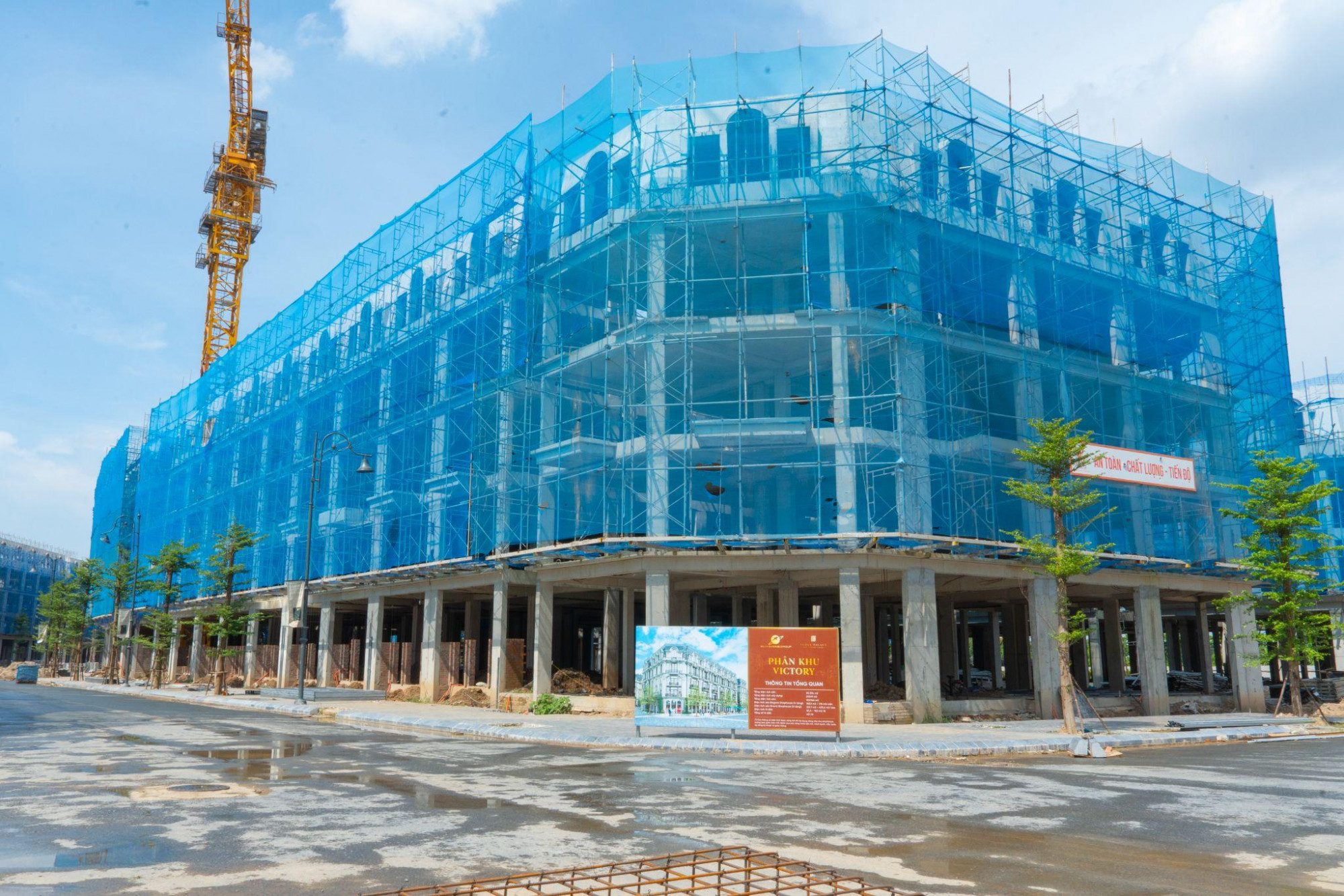 Khách “săn” nhà phố Sunshine Group giá hời tối 18/7: Sổ đỏ lâu dài, sắp bàn giao, khai thác ngay Gần 2.500 căn nhà phố tại Noble Palace Tay Thang Long đang được thi công đồng bộ, dự kiến bắt đầu bàn giao từ quý III/2025