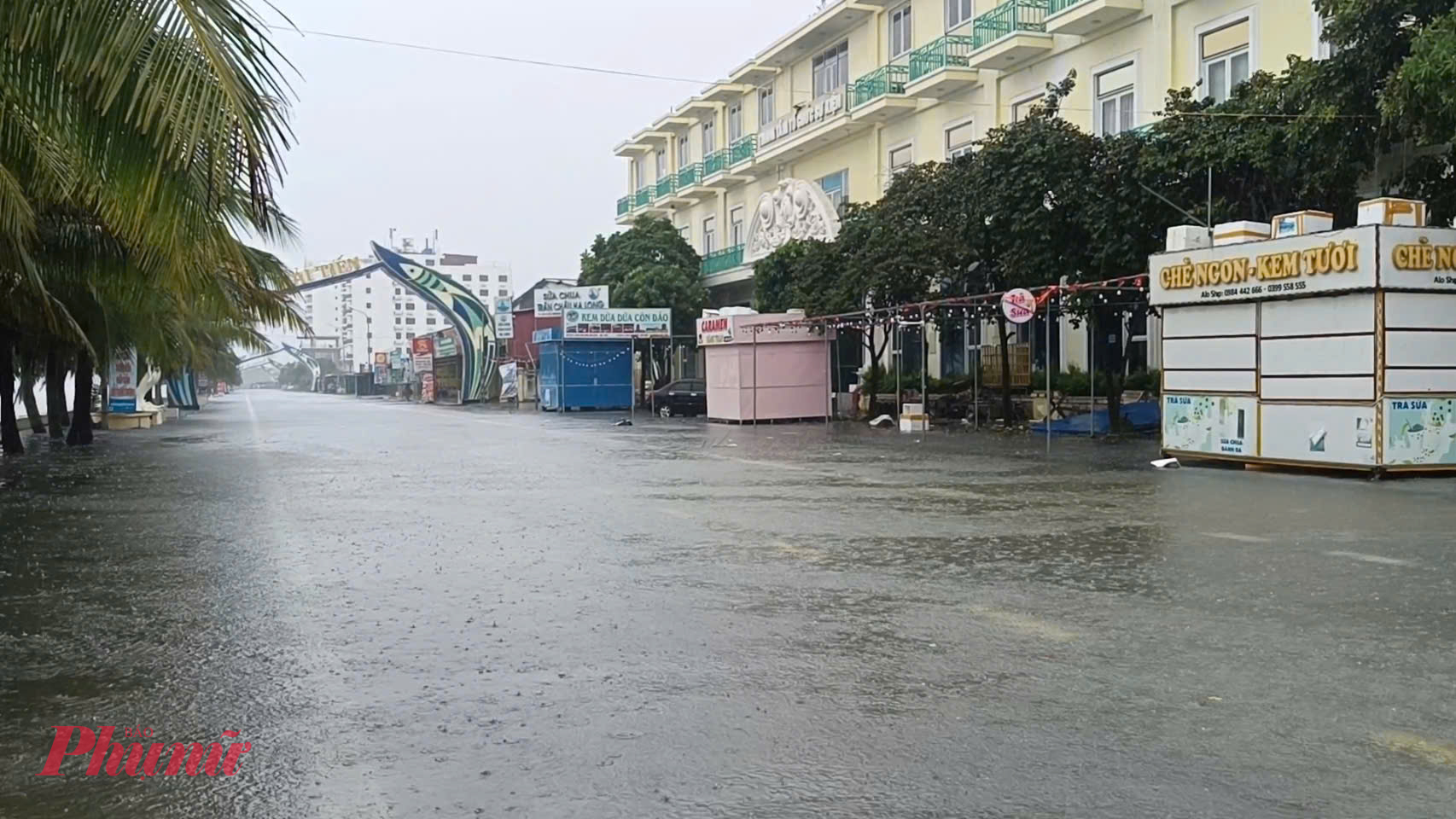 Mưa lớn làm nhiều tuyến đường của Thanh Hóa ngập nước - Ảnh: H.Linh
