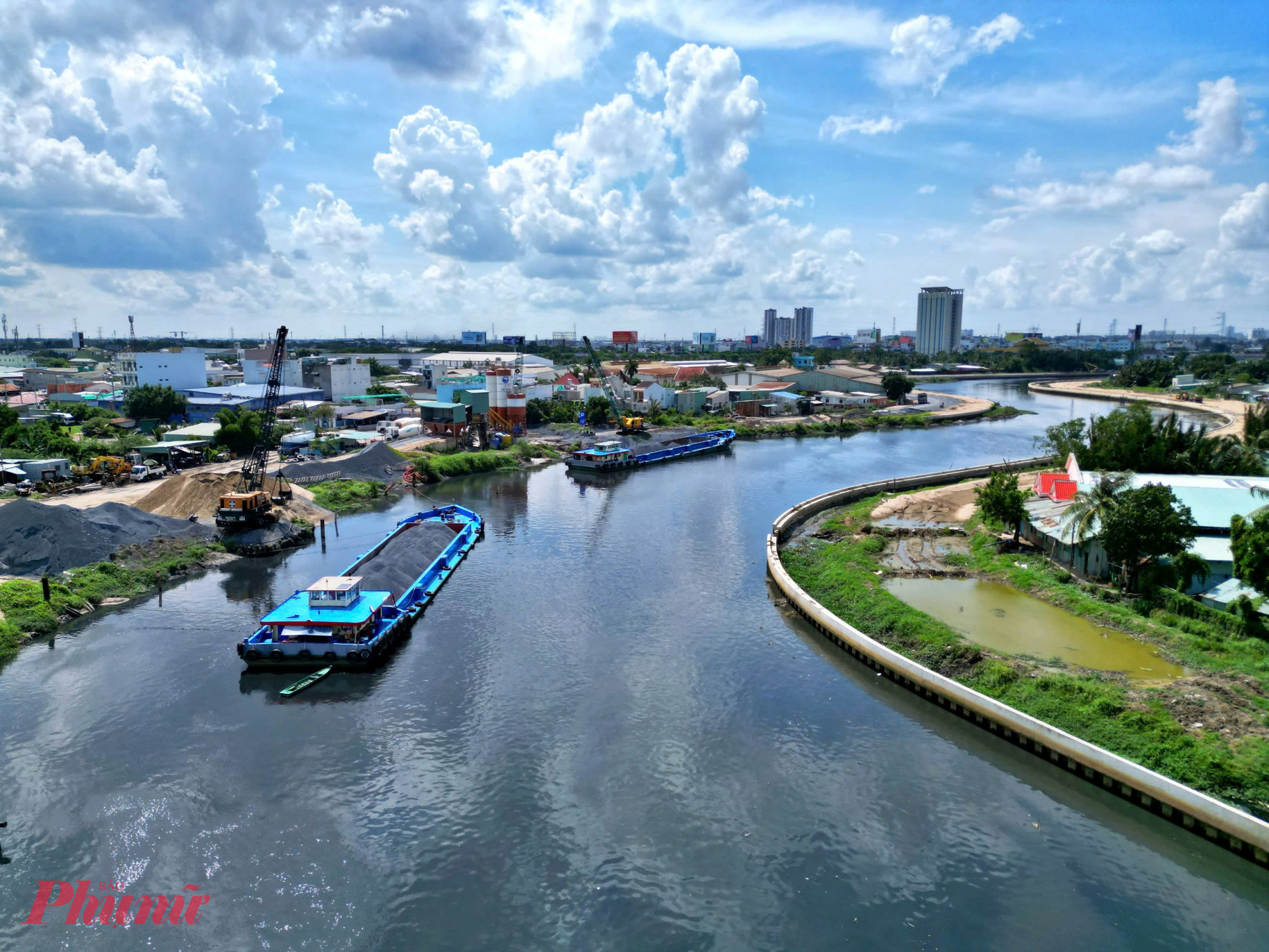 Dự án cải tạo kênh Tham Lương - Bến Cát - Rạch Nước Lên được kỳ vọng không chỉ giải quyết bài toán thoát nước, giảm ngập cho TPHCM mà còn góp phần cải thiện chất lượng môi trường và diện mạo đô thị dọc tuyến kênh.