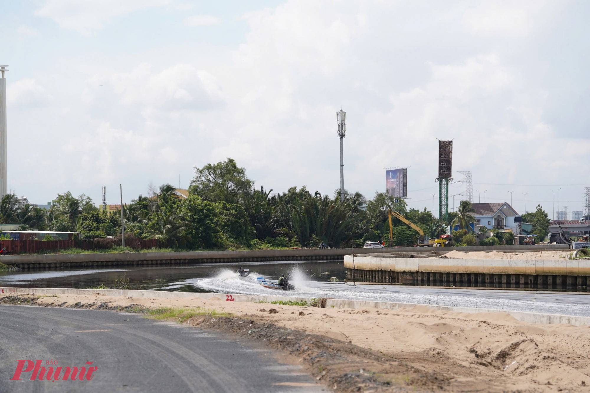 Một số đoạn dài khoảng 4 km đã thông xe kỹ thuật.