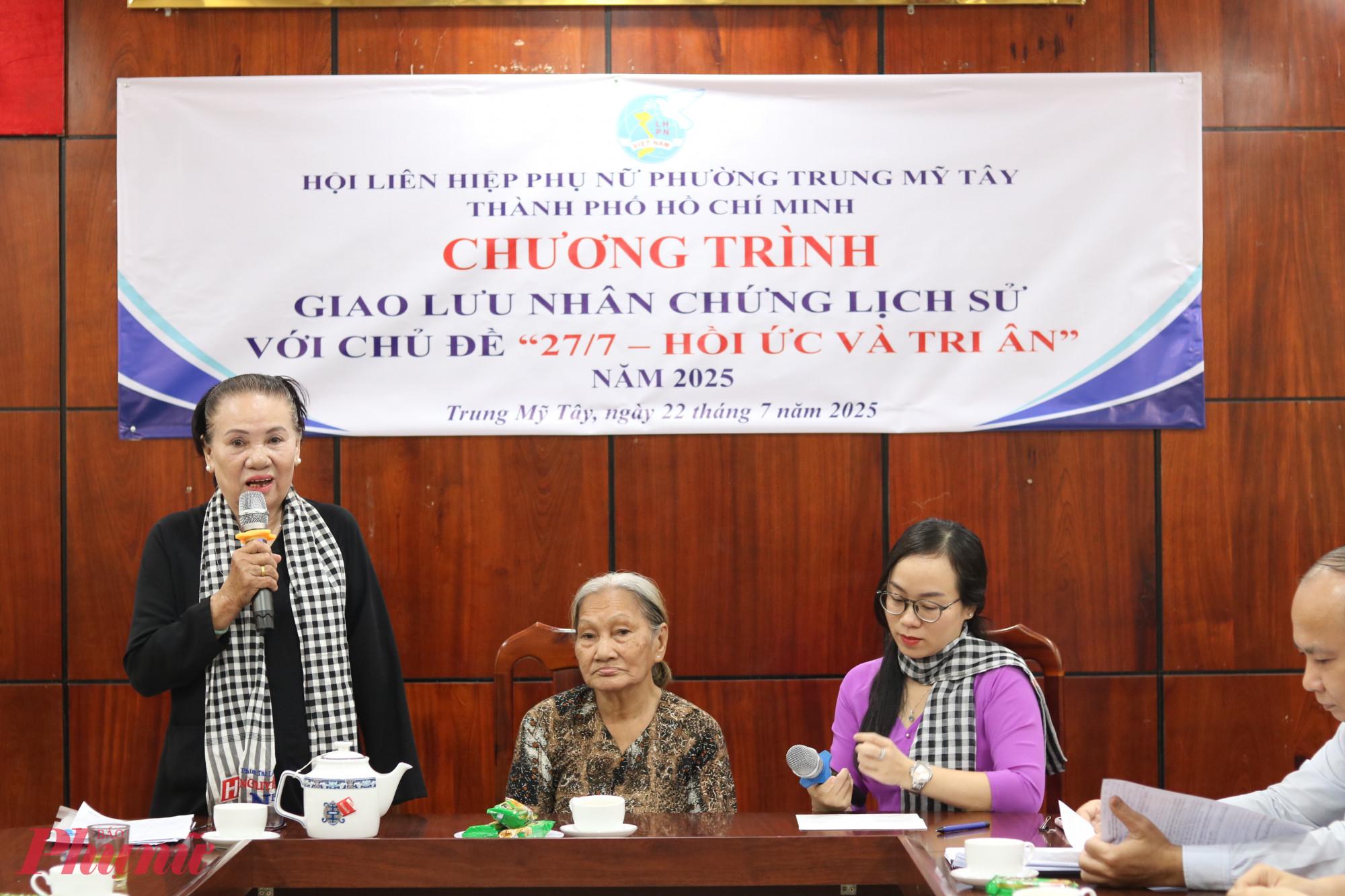Chương trình giao lưu bà Võ Thị Trong và bà Lâm Thị Gan, chị nuôi của quân y cánh Gò Môn